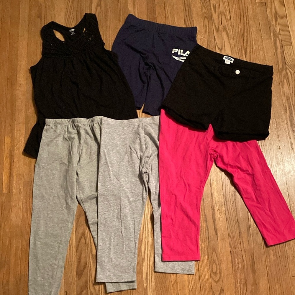 Size 16 lot. 1 tank, 2 shorts, 3 capris.